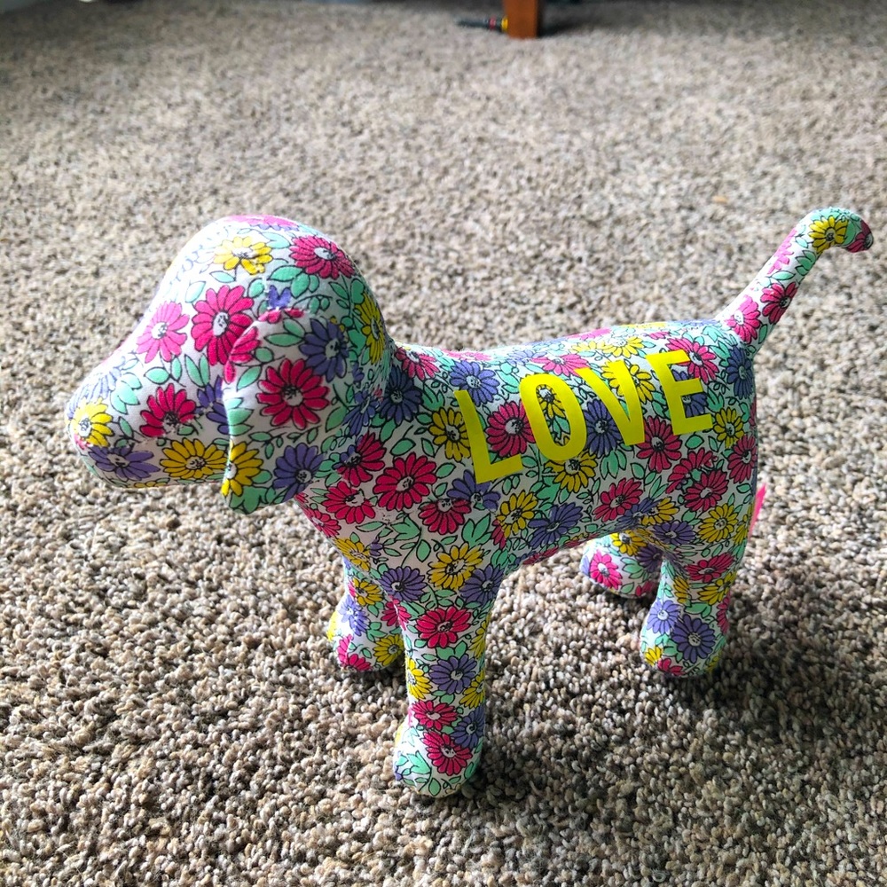 VS Pink Love Daisy Dog